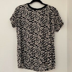 Jacqueline de Yong Black and White Bird Print Top in Size Medium (EU size 40)